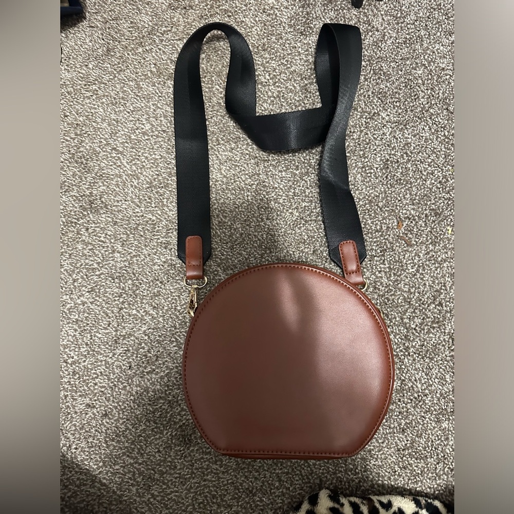 Round forever 21 cross body